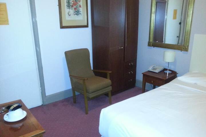 Room 7 of 33