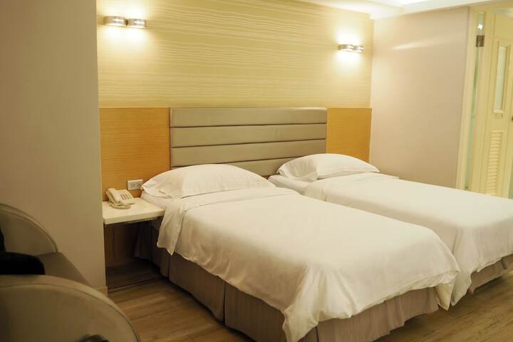 Room 2 of 41