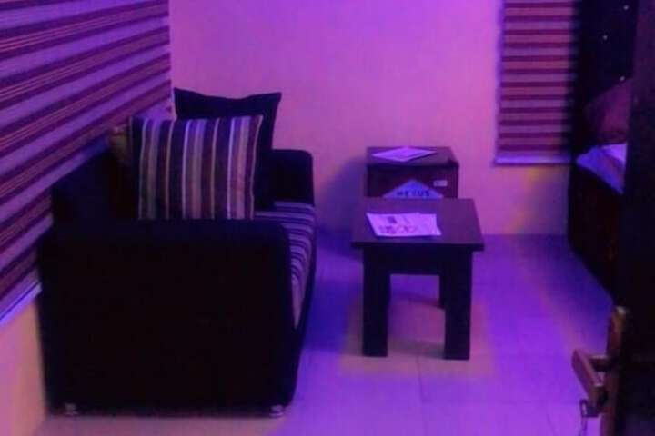 Top Nosh Lounge and Bar