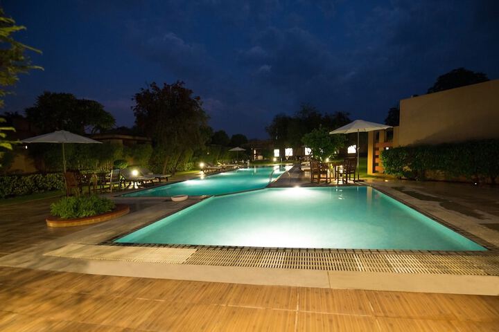 Hotel with Pool
