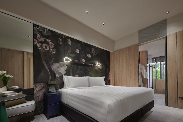 Room 8 of 74