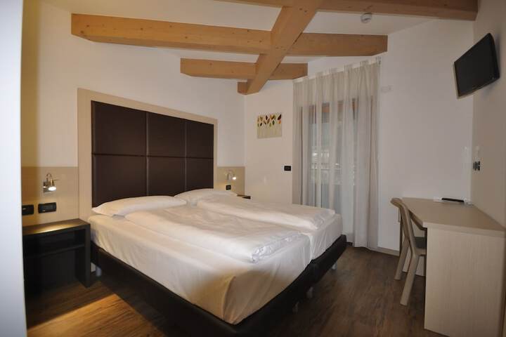 Room 14 of 34