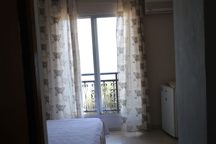 Room 10 of 46