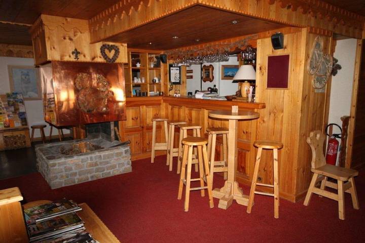 Lounge 43 of 65