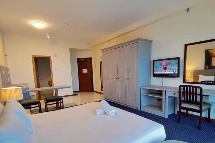 Room 178 of 650
