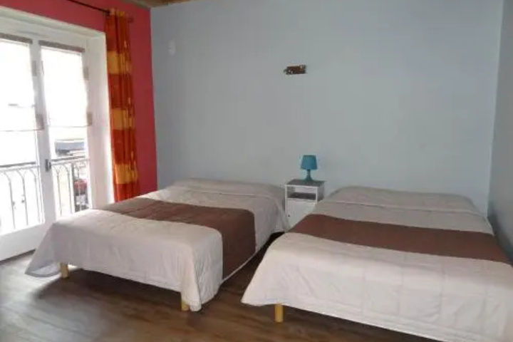 Room 4 of 18