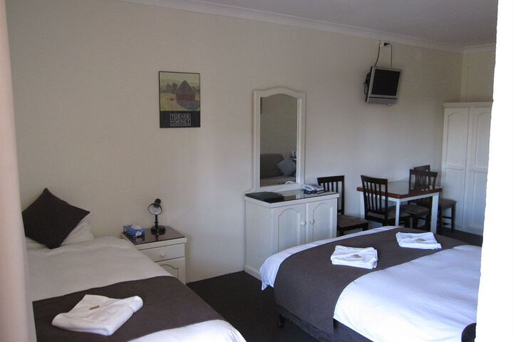 Room 10 of 13