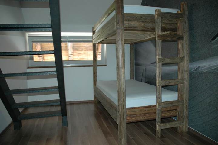 Room 6 of 42