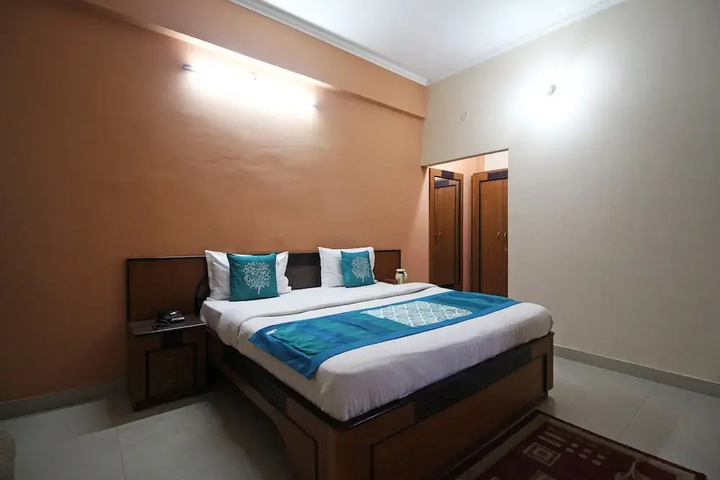 Room 6 of 11