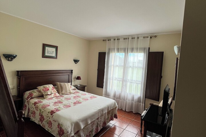 Room 35 of 63