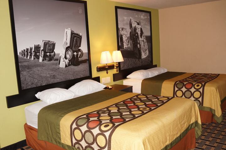2 Queen Beds (11 of 13)