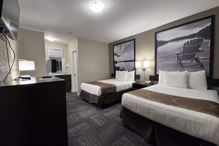 Room 11 of 34