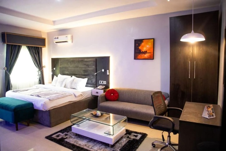 Room 7 of 32