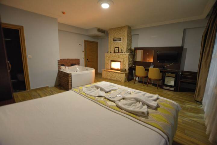 Room 16 of 34