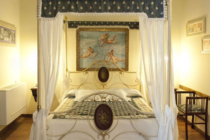 Room 11 of 25