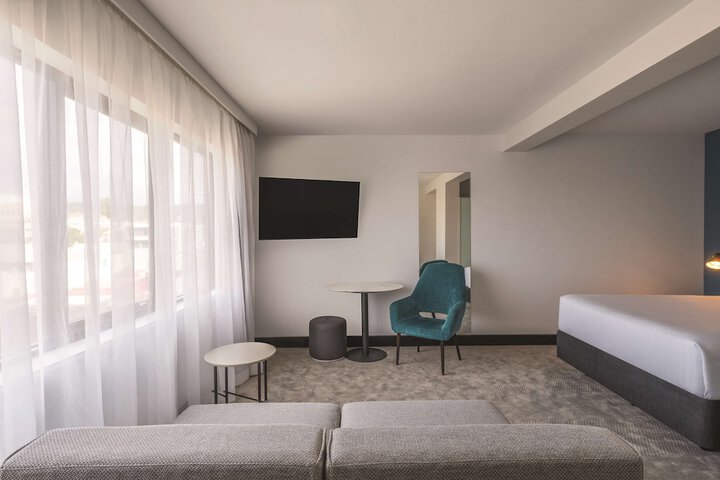 Room 8 of 86