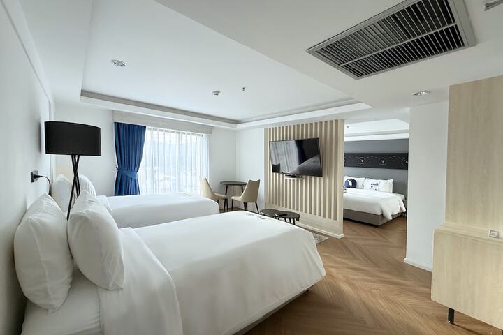 Room 25 of 39