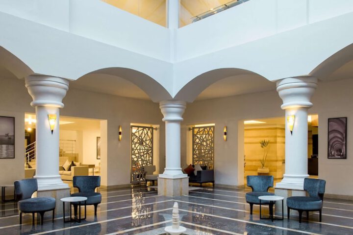 Entrance & Lobby