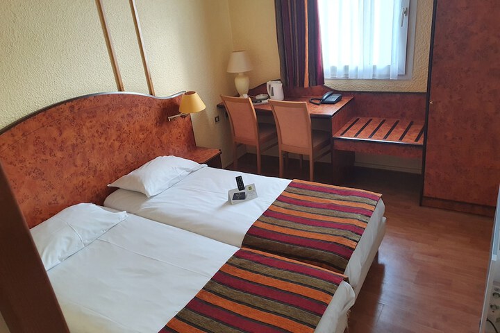 Room 19 of 84