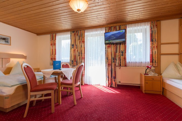 Room 3 of 35