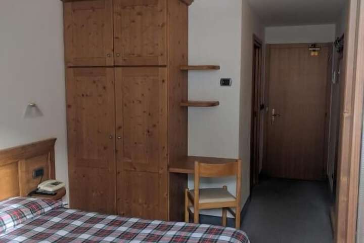 Room 11 of 60
