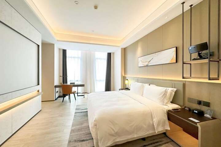 Room 34 of 84