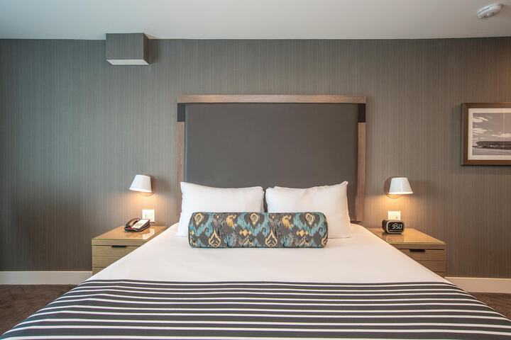 Room 33 of 61