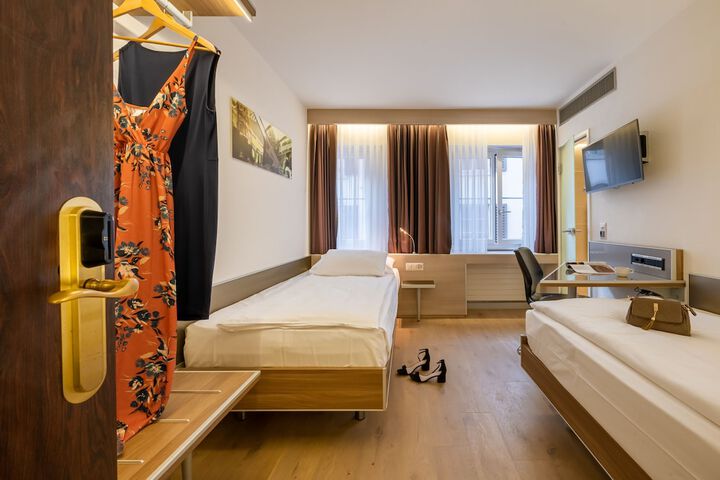 Room 46 of 107
