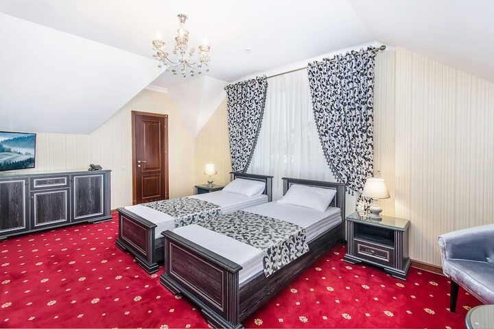 Room 12 of 50