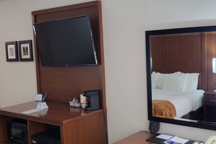 1 King Bed Suite (2 of 21)