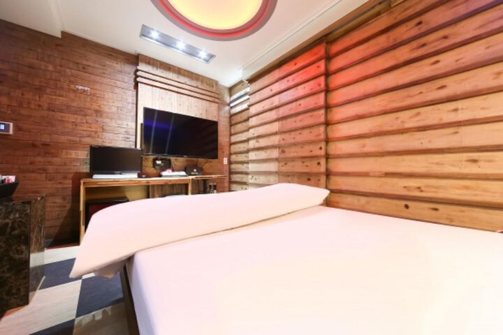 Room 15 of 15