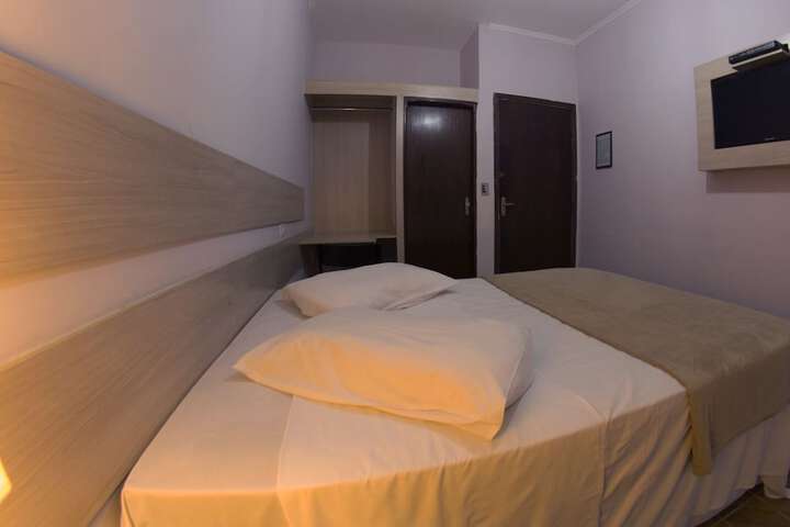 Room 11 of 37