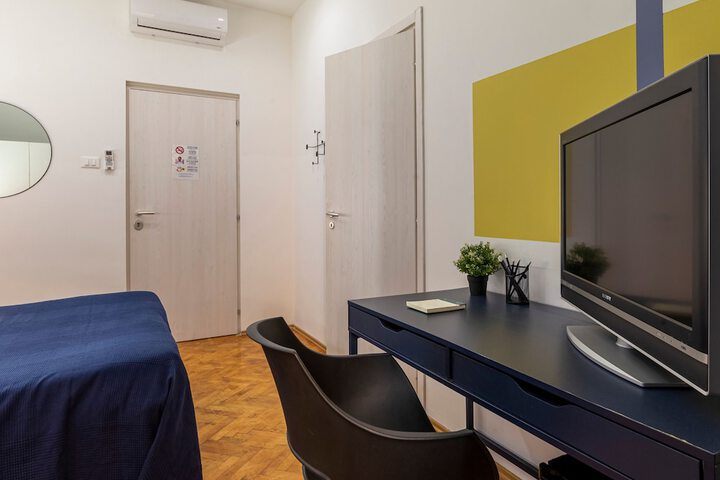 Room 7 of 11