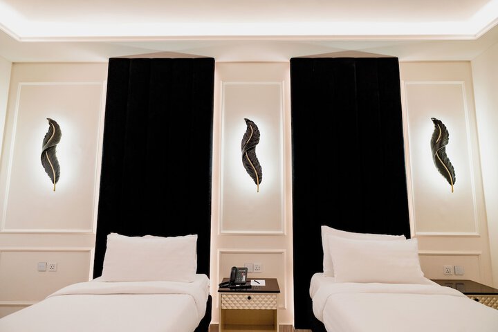 Room 15 of 93