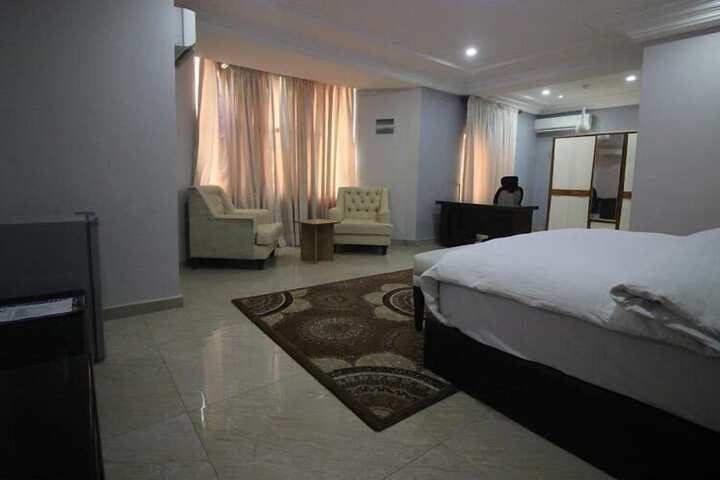 Room 13 of 39