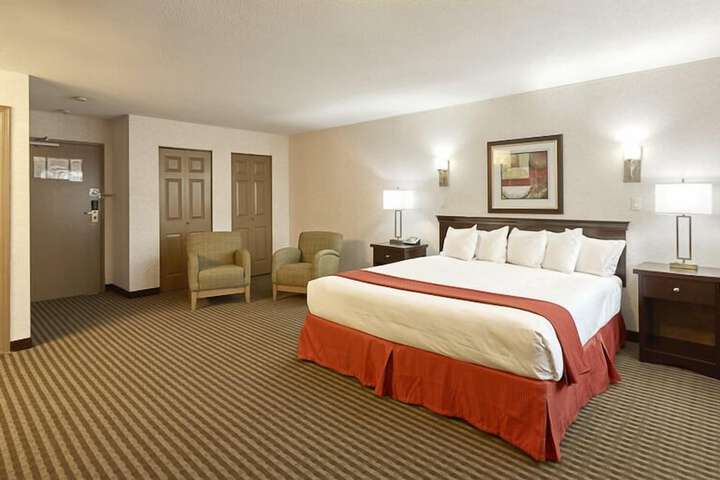 Room 9 of 32