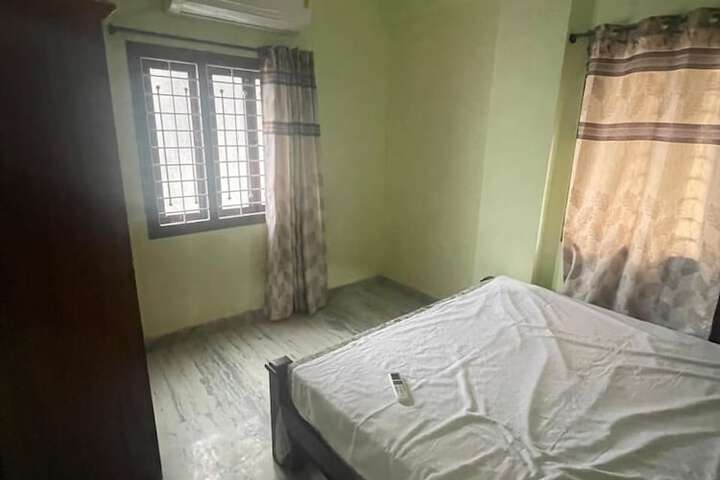 Room 4 of 18