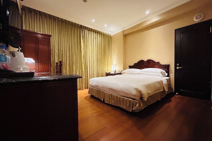 Room 74 of 216