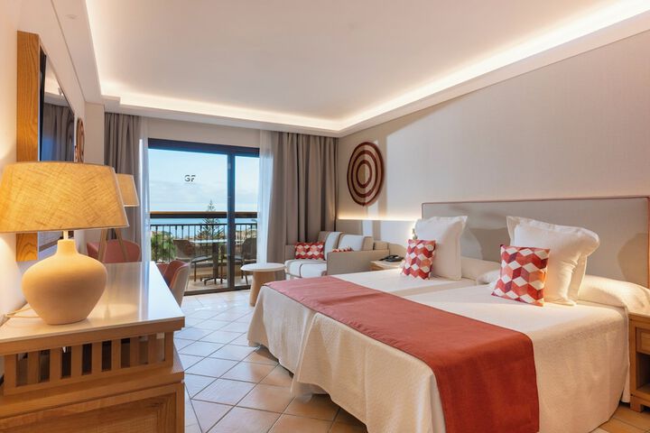 Room 4 of 68