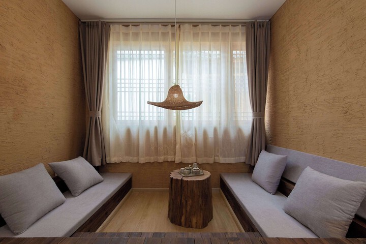 Room 152 of 242