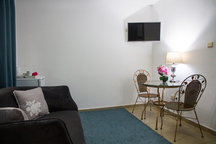 Room 7 of 18