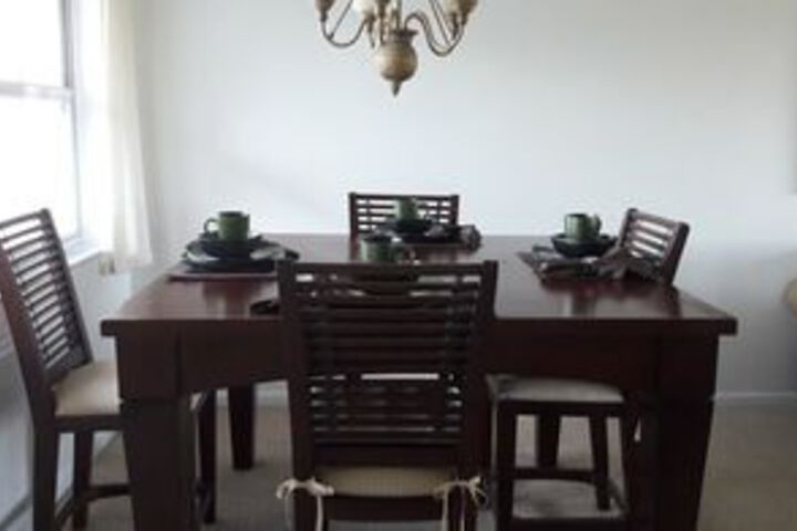 Room 9 of 16