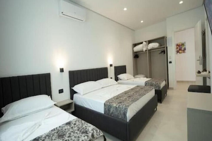 Room 7 of 17