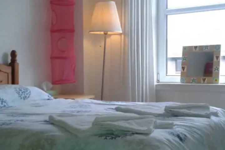 Room 5 of 10