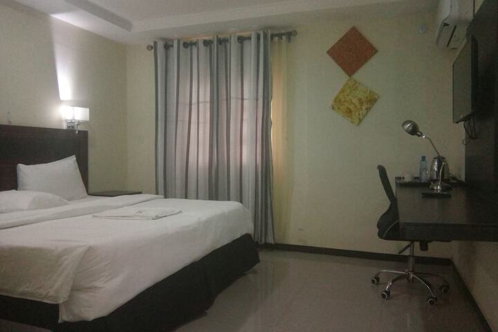 Room 9 of 38