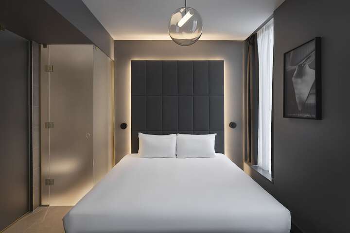 Room 18 of 90