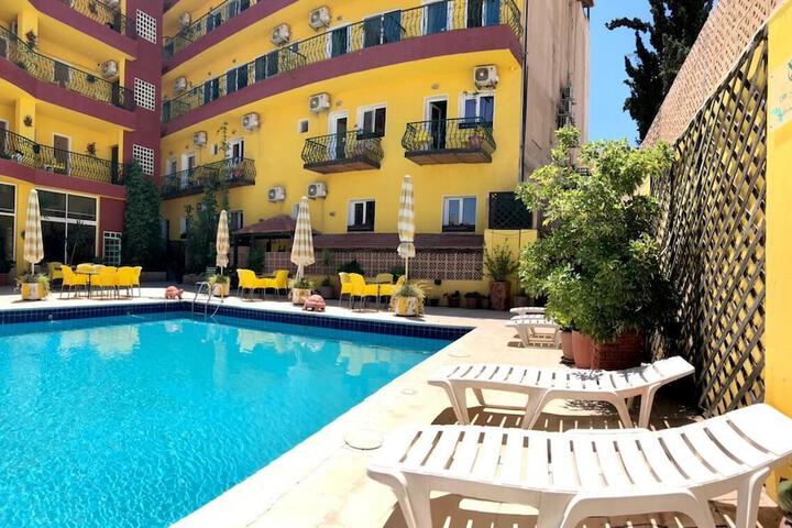 Pool Hotel
