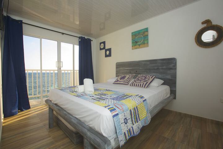 Nauticus Hotel