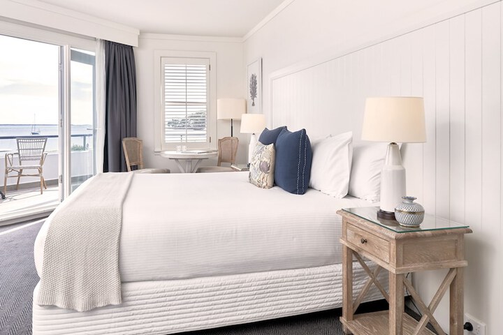Room 2 of 74
