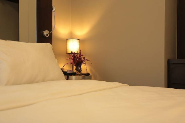 Room 9 of 93